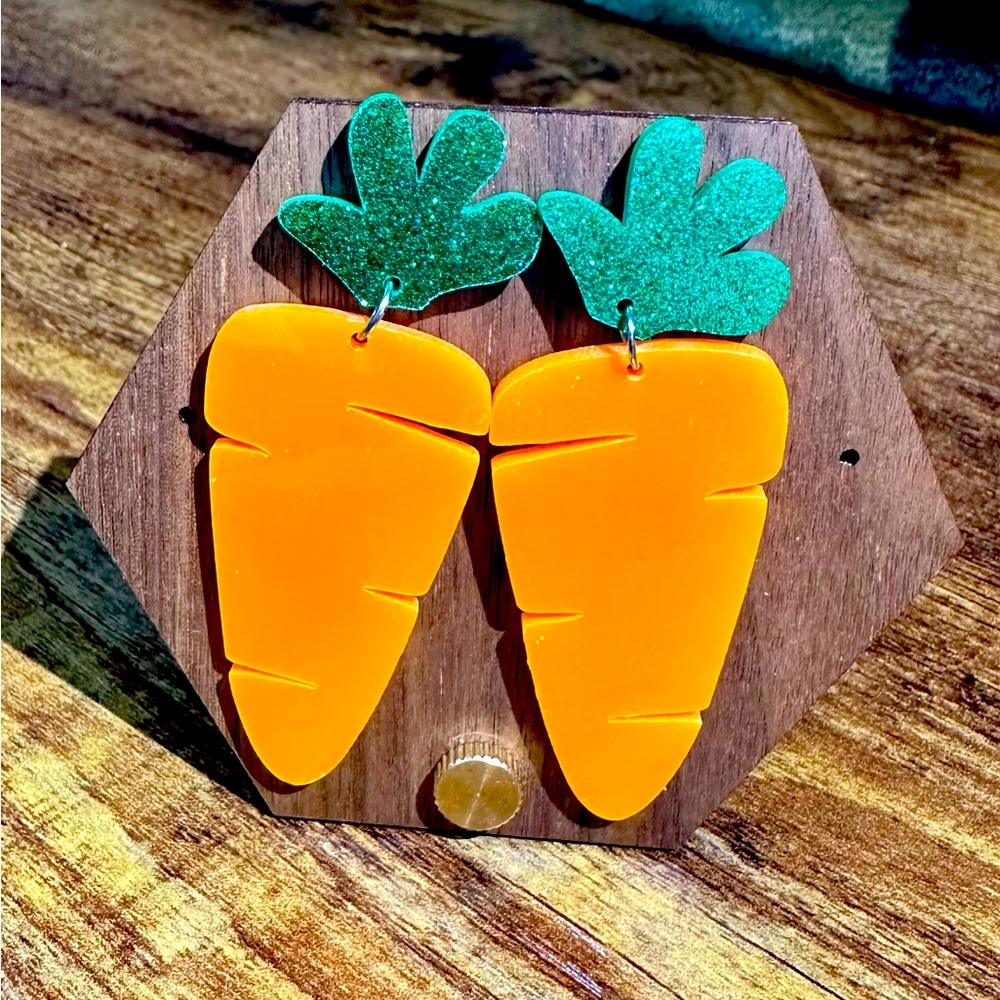 ☀️3/$10 BUNDLE!!☀️ Carrot Acrylic Dangle Earrings